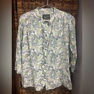 Woolrich- Floral Womens button up-Size: XLarge, discolored on one side of collar
